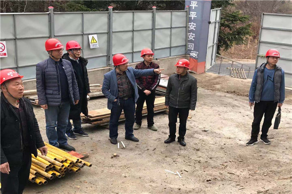 现场检查1号楼施工建设_副本.jpg