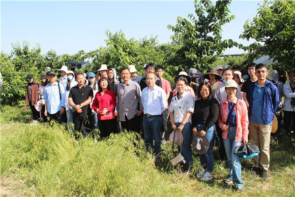 5840f9bcddf34ed4a2754151a079be12.jpg 合影留念.jpg