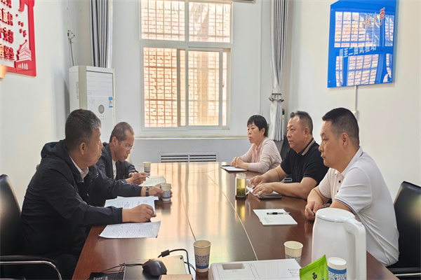 吴继东在二曲试验站检查指导学习教育工作_副本.jpg