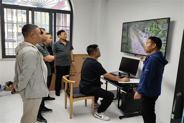 检查组在火地塘试验林场开展专项检查.jpg