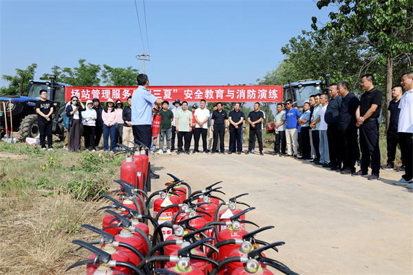 “三夏”安全教育与消防演练活动现场.jpg
