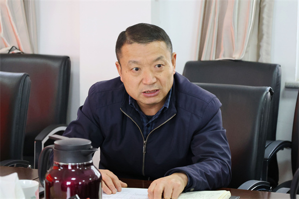 副处长杜军宝主持会议.jpg