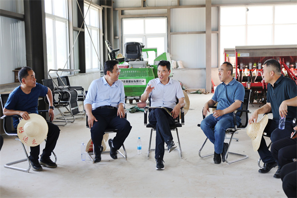 10在曹新庄试验农场召开会议.jpg