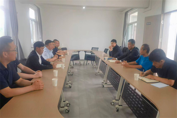 召开场站建设提质增效专题研讨会.jpg