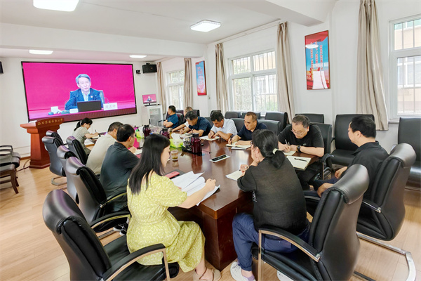 机关党支部观看视频课程.jpg