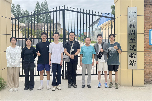 实习学生合影留念_副本.jpg
