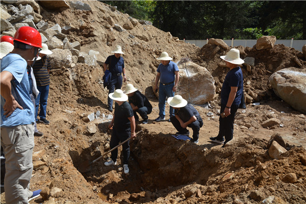 朱荣科一行检查督导1号学生楼在建工程.jpg