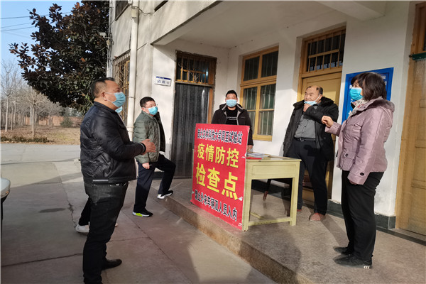 邵会侠副主任慰问周至试验站病困职工并检查假期值班安全.jpg