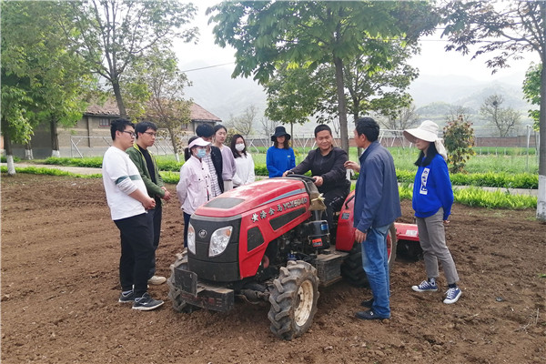 3cf17b5b151748609eb2e8d3b22e838b.jpg 农机专题培训.jpg