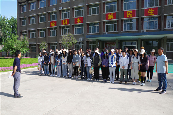 790470e566f64b9e850e05c581435afe.jpg 斗口试验站站长介绍试验站情况.jpg