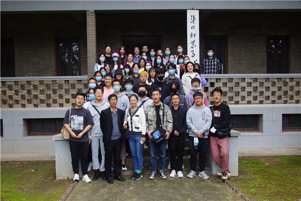 dba6b2a864f14d579c7b2600f5489134.jpg 参观于右任第二办公室.jpg