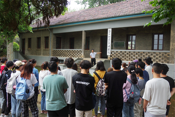 9c2e57895deb4847ad251ebfe6150b82.jpg 爱国主义教育.jpg