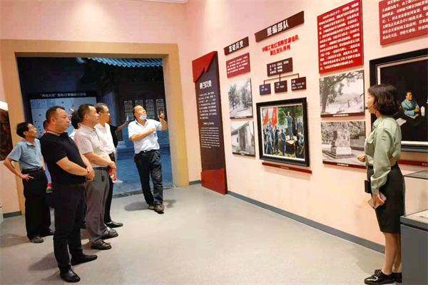参观学习.jpg