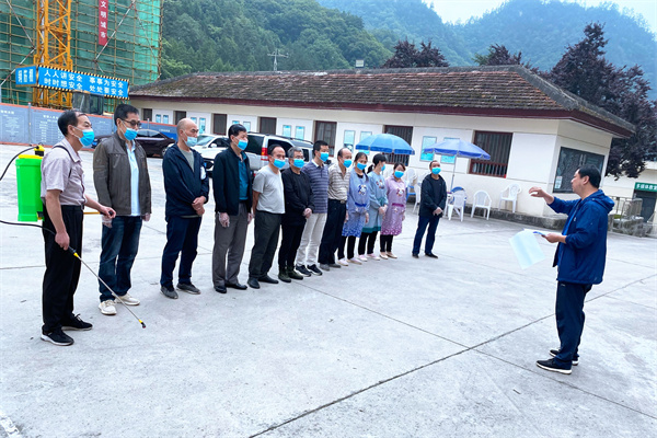 a36e635c9694456fa556cba163aff283.jpg 林场负责人详细解读演练流程.jpg