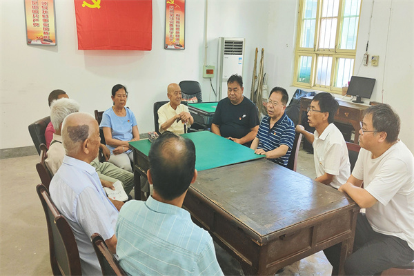 10场站党委在斗口试验站召开离退休党员座谈会.jpg