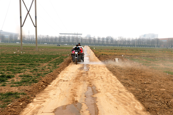 机械冲洗路面.jpg